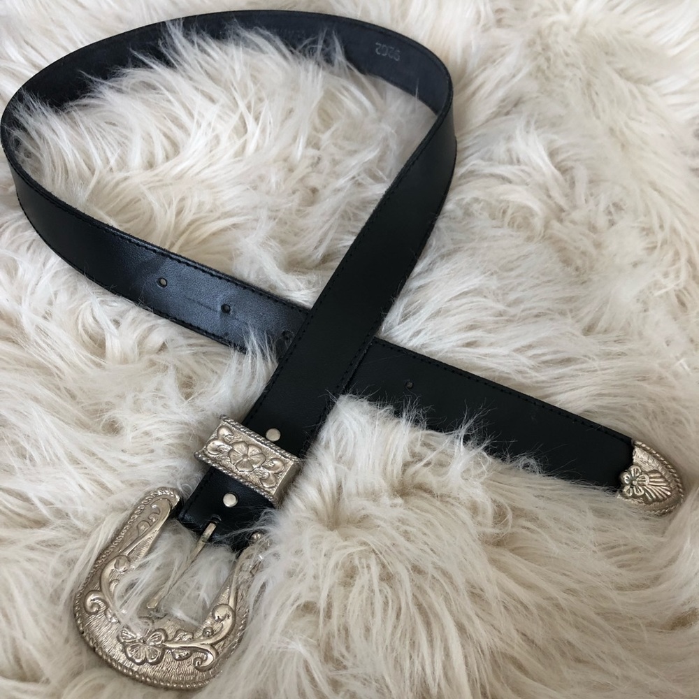 Black leather belt with silver western details